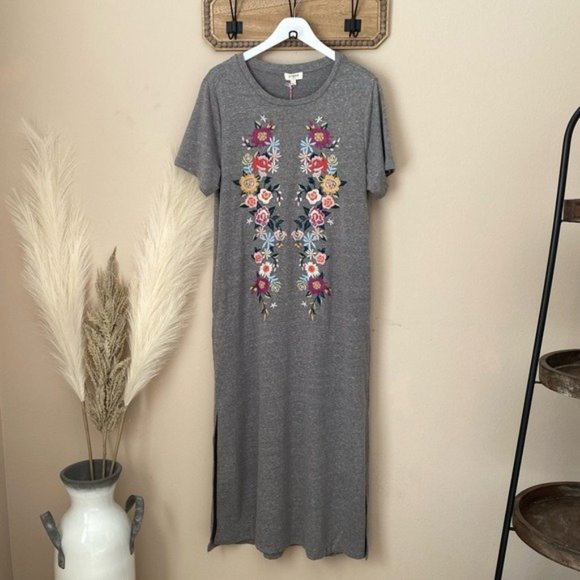 Dresses & Skirts - New Embroidered Tee Shirt Dress Midi Length Pockets Gray Floral